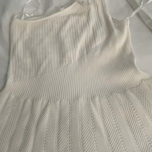 🐩NY&Co  NWT One shoulder sweater tank💫